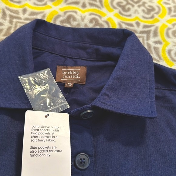 NEW NWT - blue button up Shacket / shirt jacket with side pockets and collar. - Picture 6 of 9